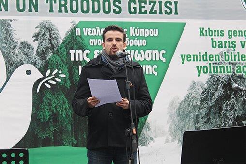 “Kıbrıs gençliği yeniden birleşmenin ve barışın yolunu açıyor” sloganıyla Troodos’ta gerçekleştirilen etkinlikte EDON Genel Sekreteri Hristos Hristofyas tarafından yapılan konuşma