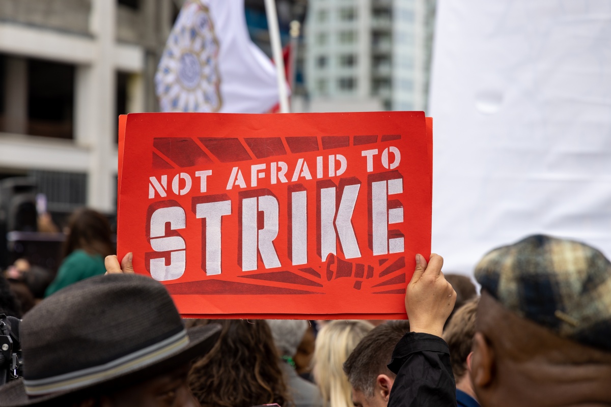 70 χρόνια μετά, οι εργοδότες διεθνώς αμφισβητούν το δικαίωμα στην απεργία